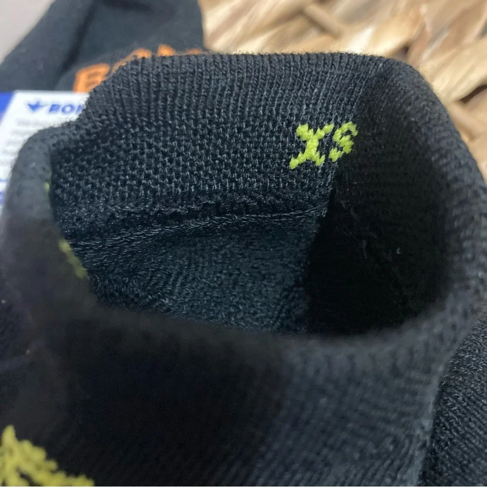 🆕 “Be Better” 1 pair of Bombas Black Ankle Socks with Blue/Orange Bumblebee! 💥 - Picture 4 of 6